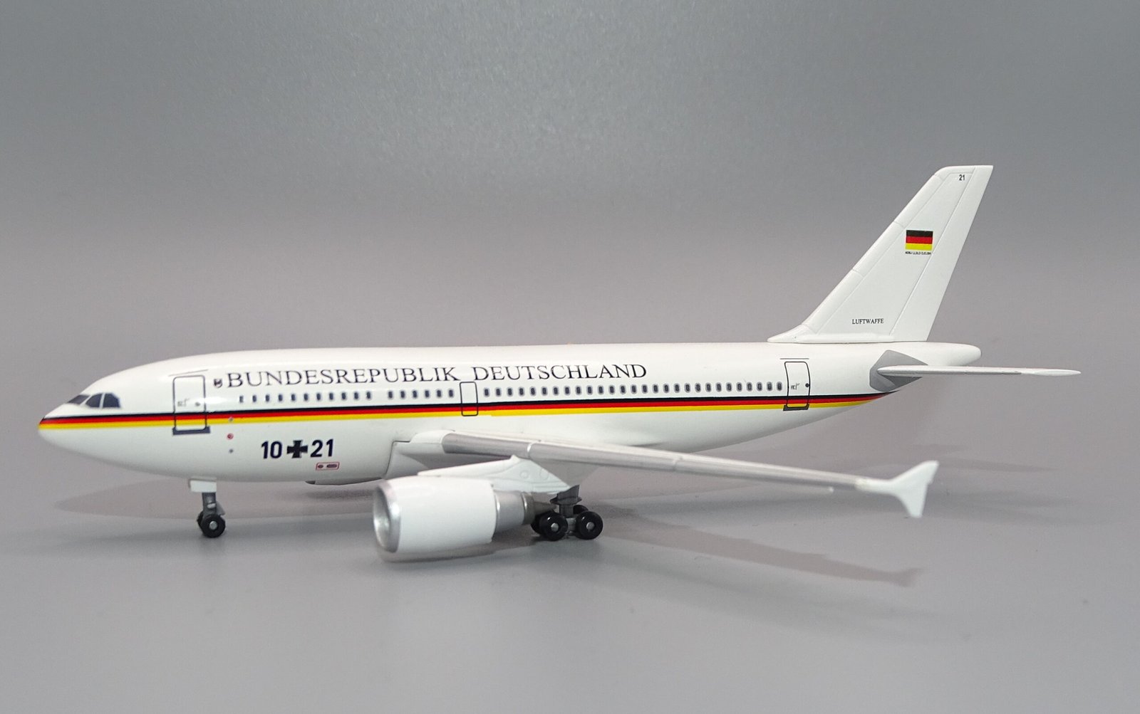 Dragon Wings Airbus A310 in 1:400 scale