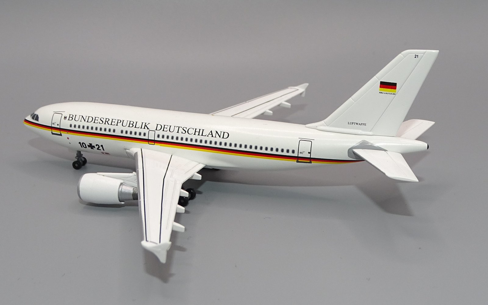 Dragon Wings Airbus A310 in 1:400 scale