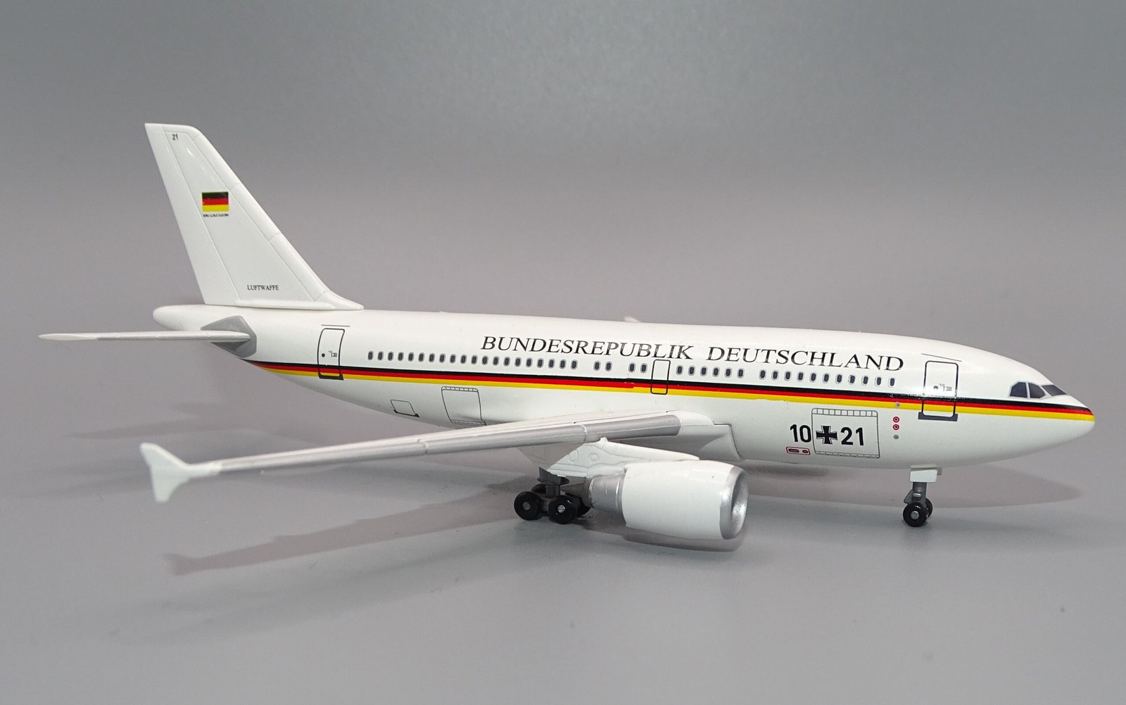 Dragon Wings Airbus A310 in 1:400 scale