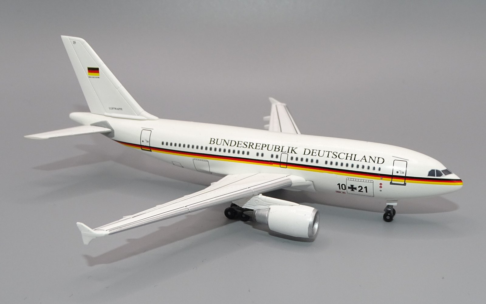 Dragon Wings Airbus A310 in 1:400 scale
