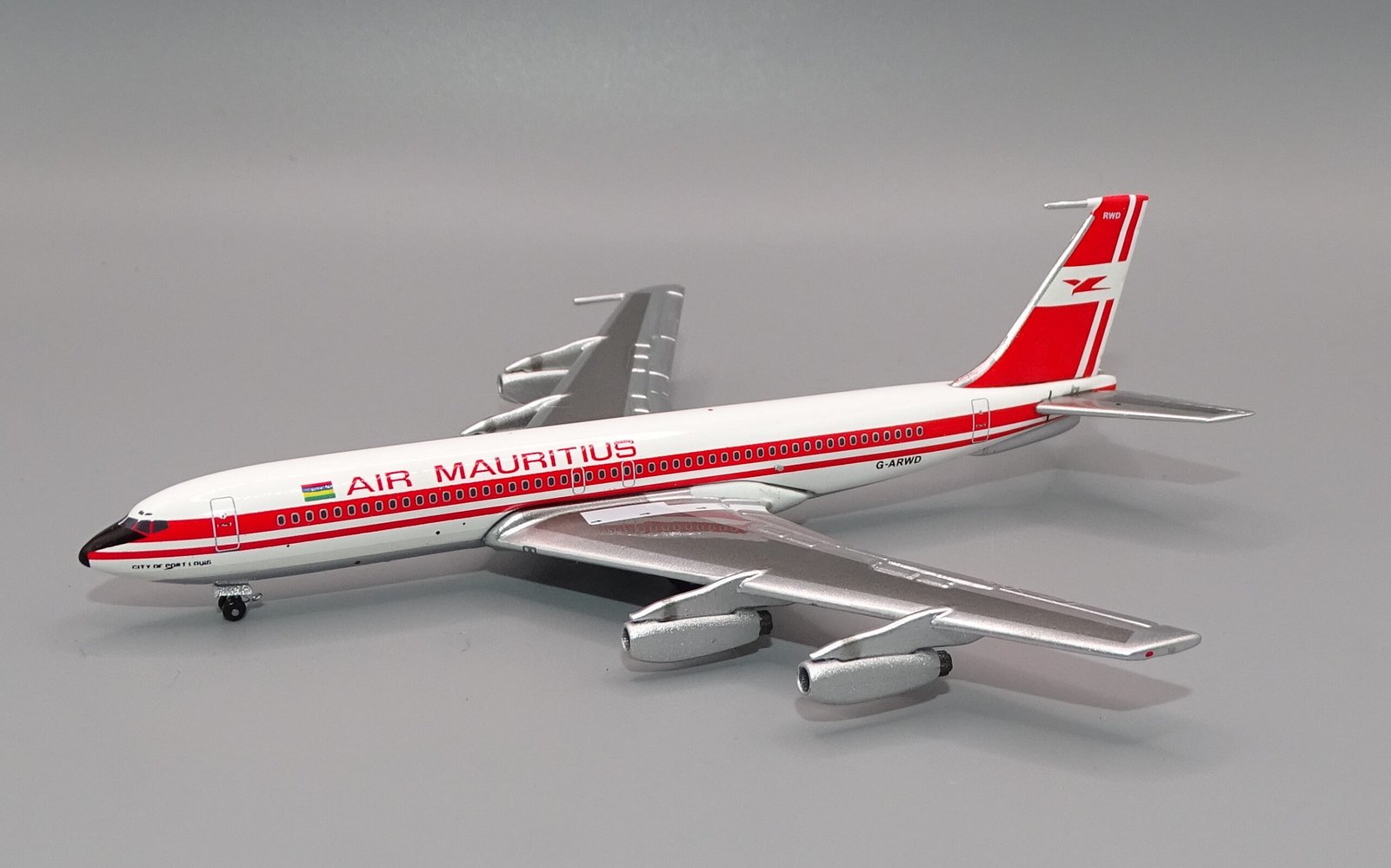 AIRMAURITIUS_B707_G-ARWD_02