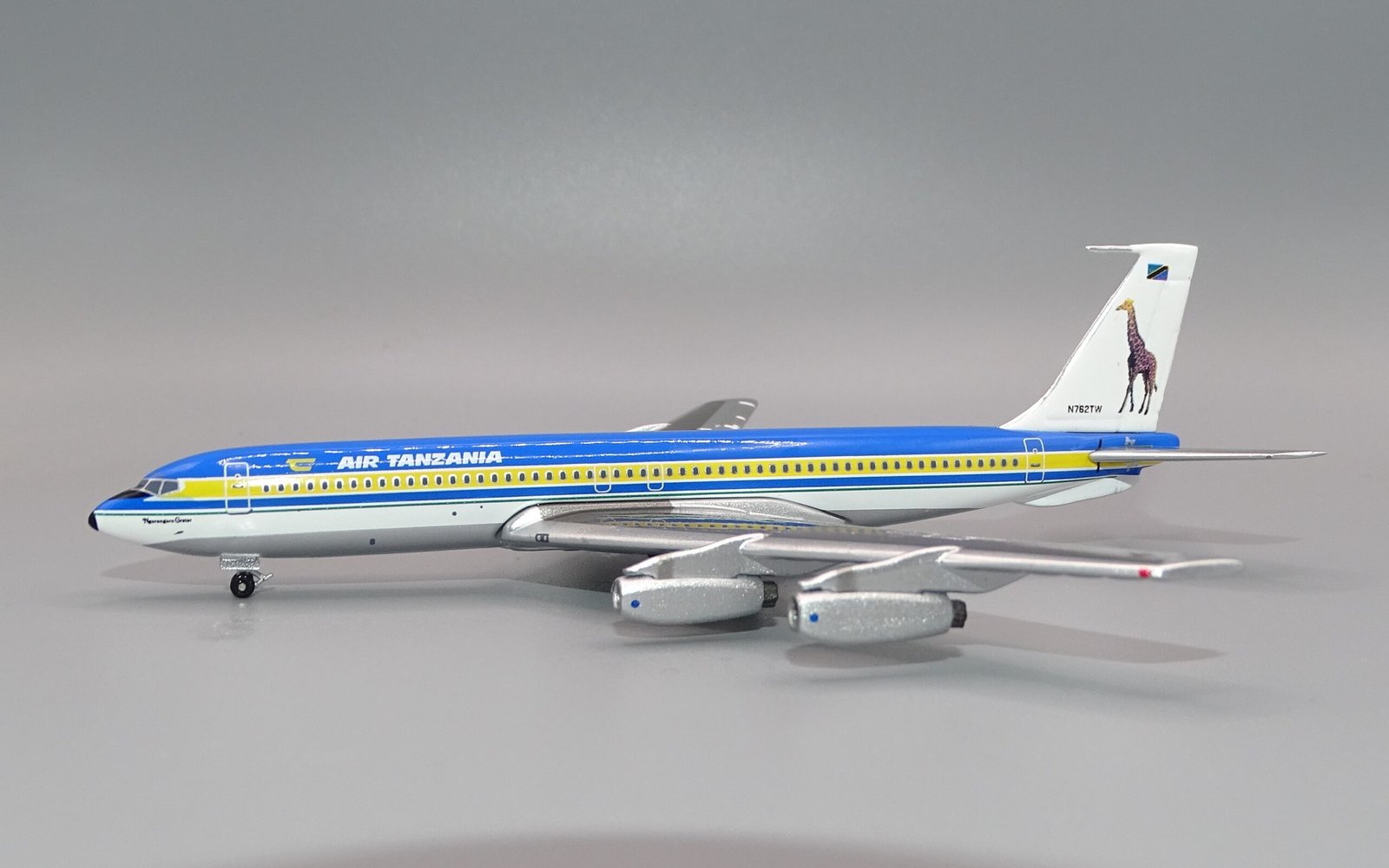 AIRTANZANIA_B707_N762TW_01