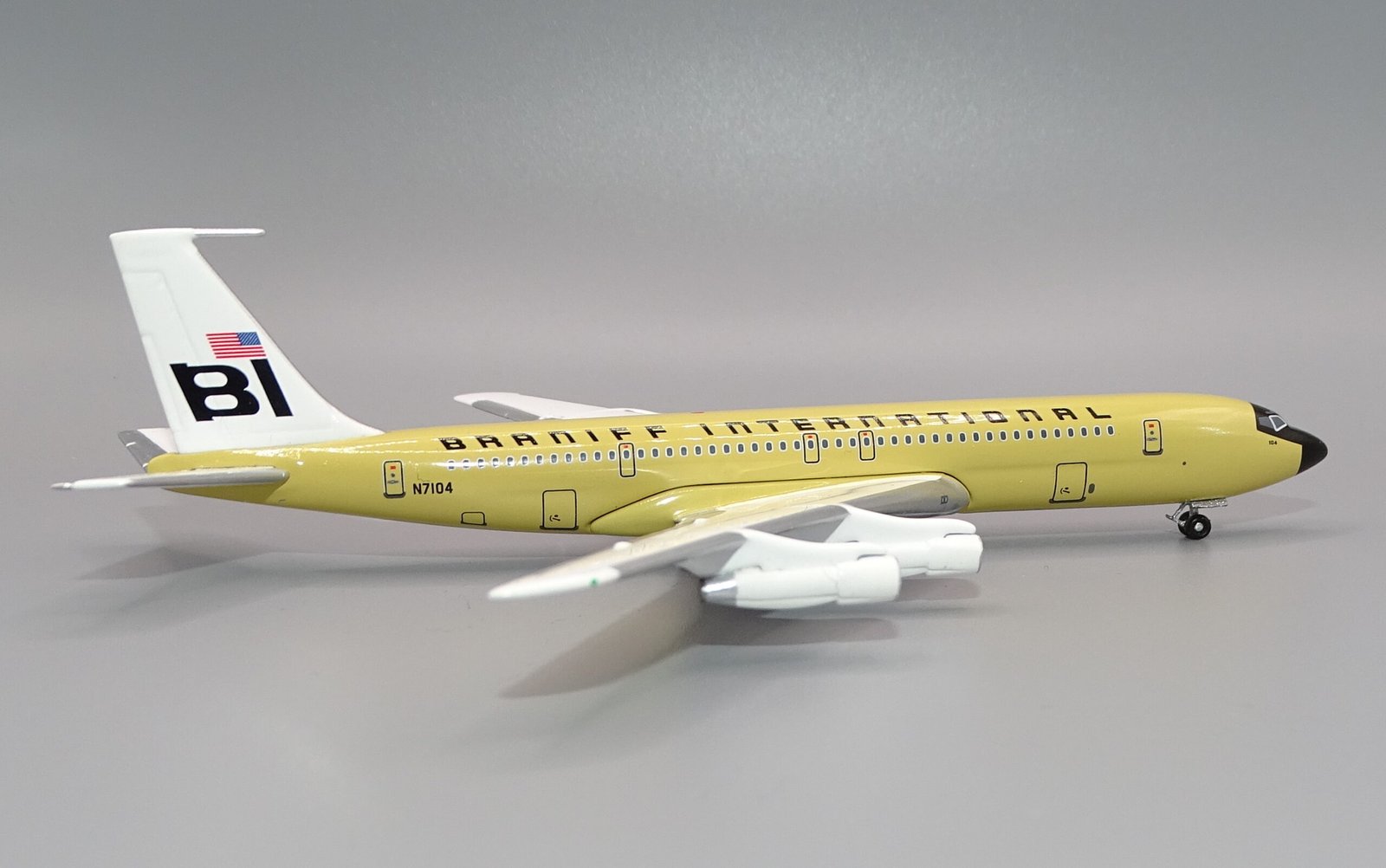 BN_B707_N7104_07