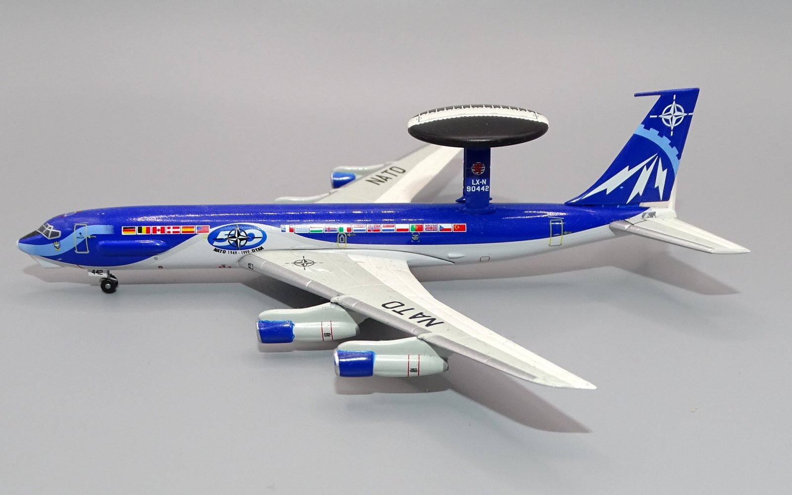 NATO_E3_90442_03