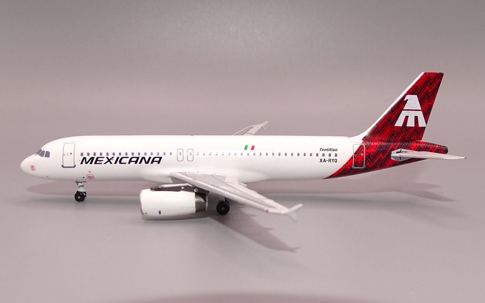 Mexicana Airbus A320 XA-RYQ Teotitlan Clrs