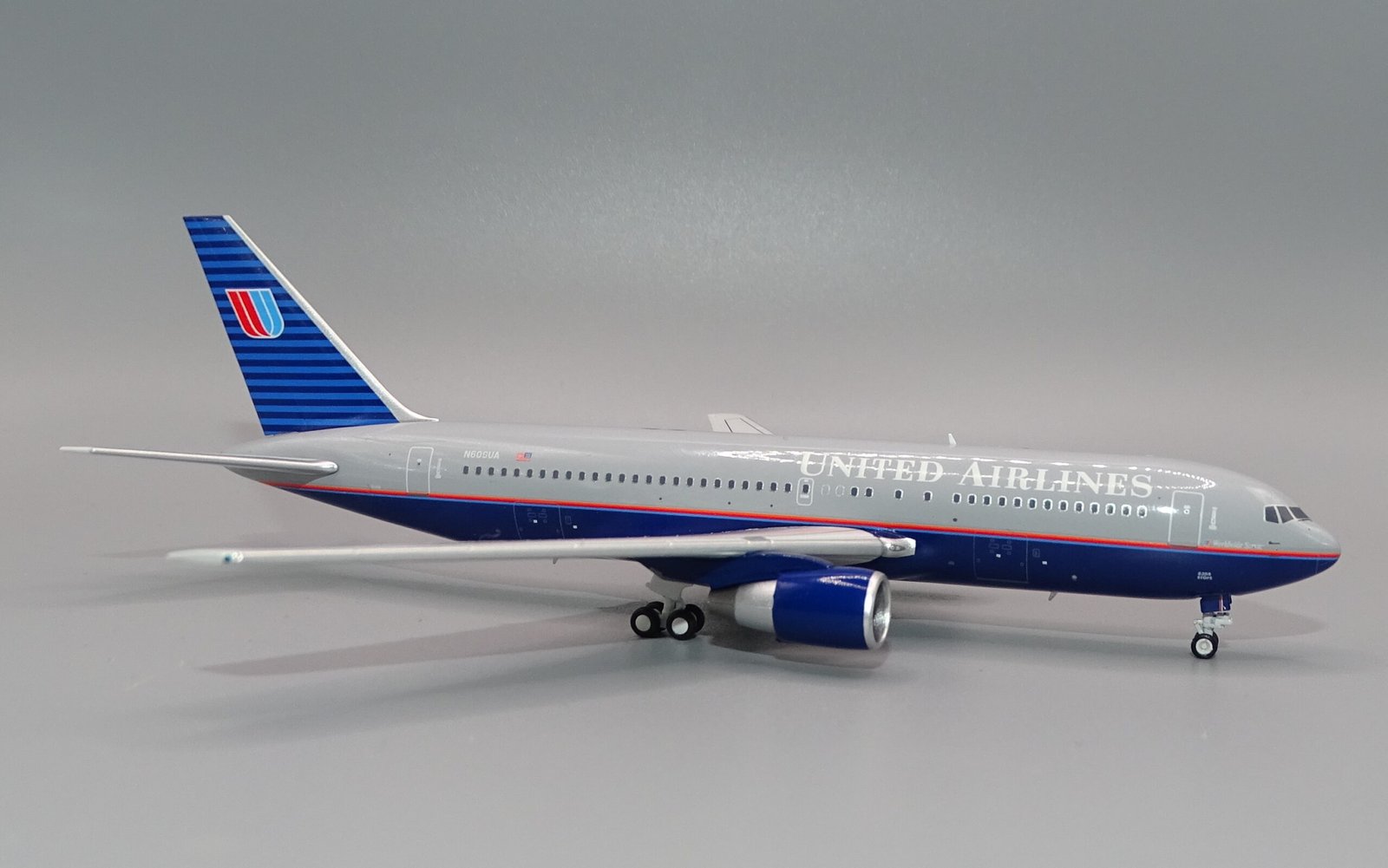 UA_B762_N609UA_09
