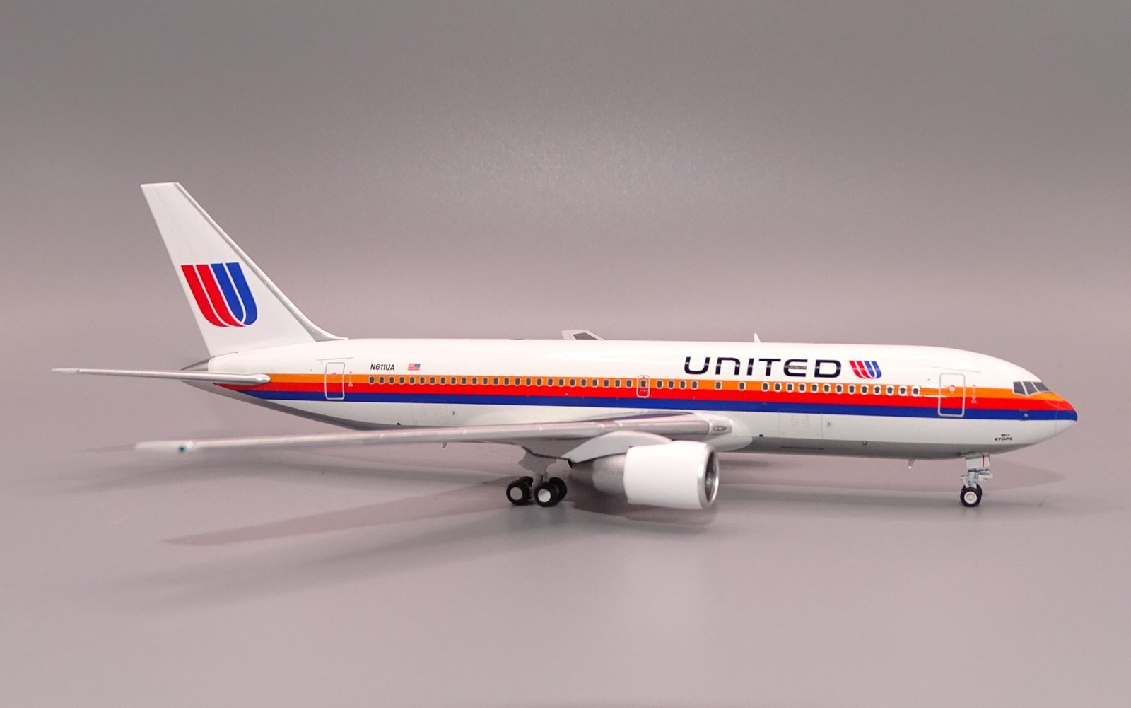 UA_B762_N611UA_12