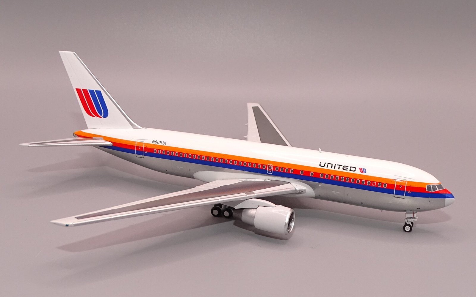 UA_B767-222_N601UA_13