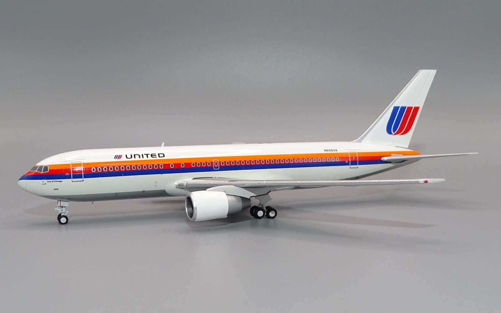 UA_B767-222_N606UA_03
