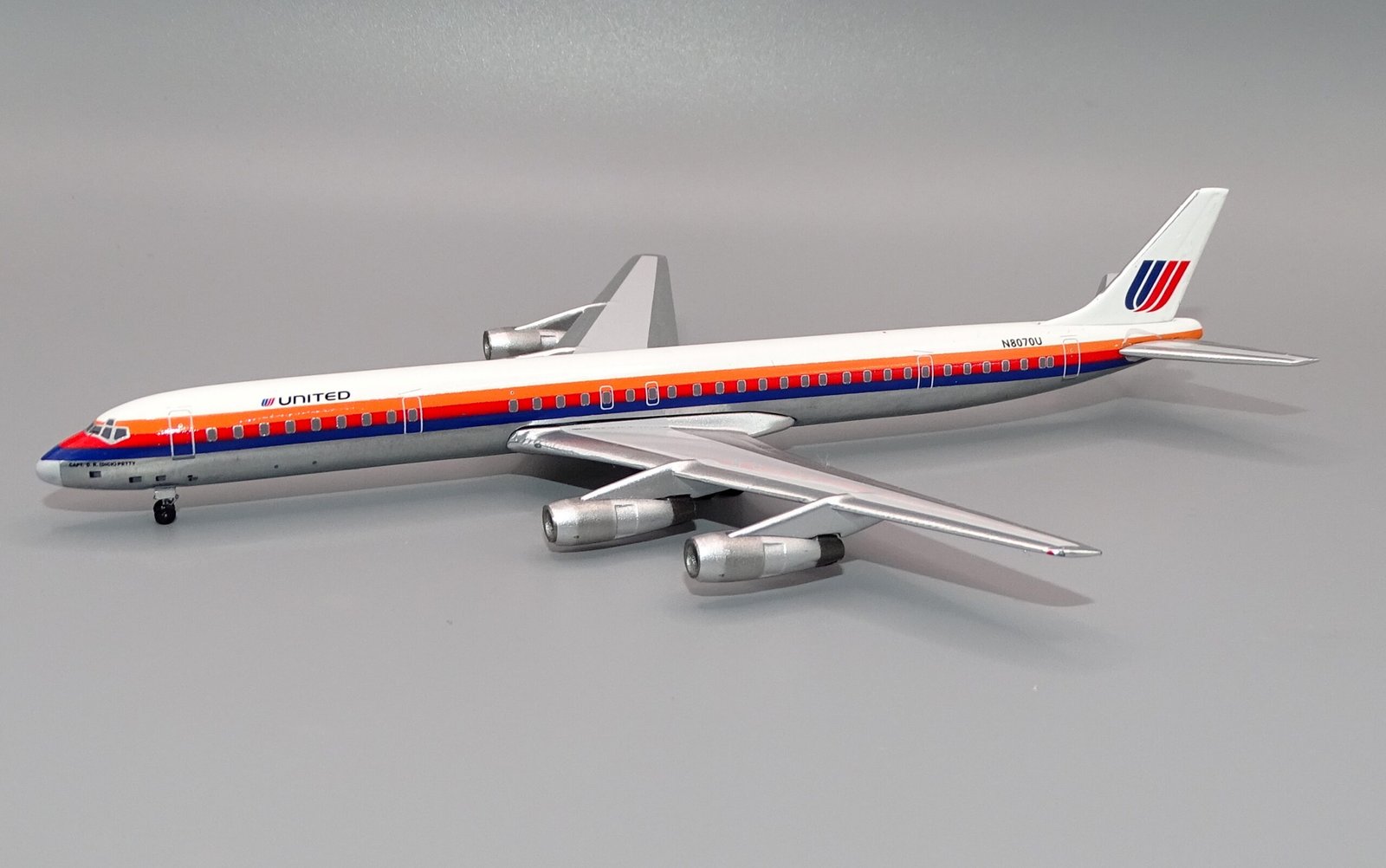 UA_DC-8-61_N8070U_02