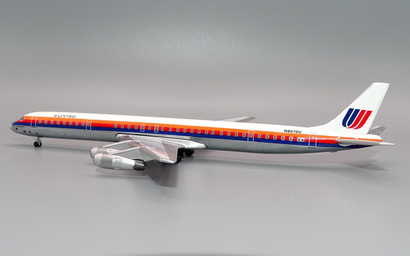 UA_DC-8-61_N8070U_05