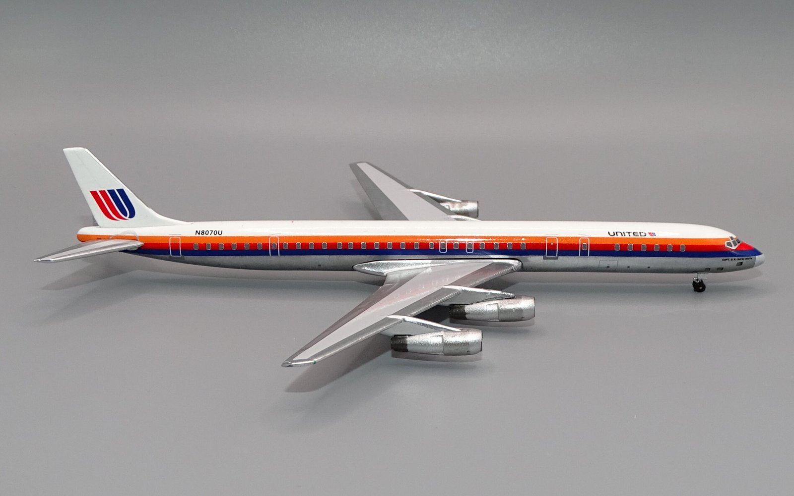 UA_DC-8-61_N8070U_11