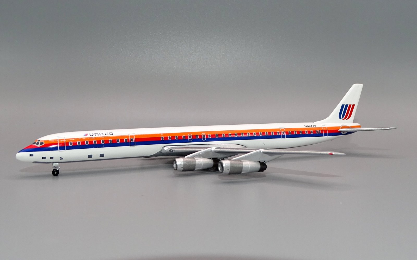 UA_DC-8-61_N8077U_01