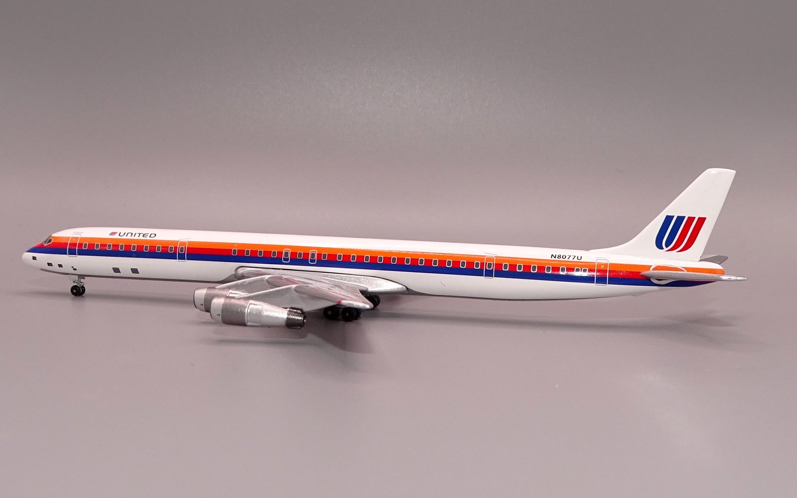 UA_DC-8-61_N8077U_05