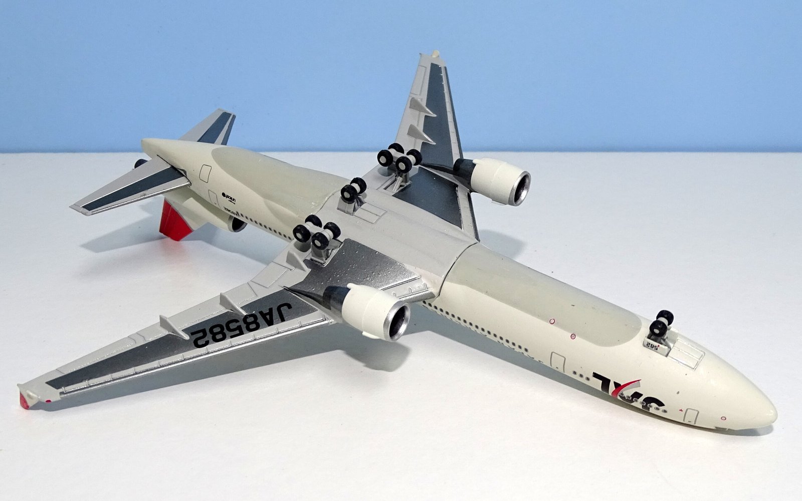 JAL_MD11_18