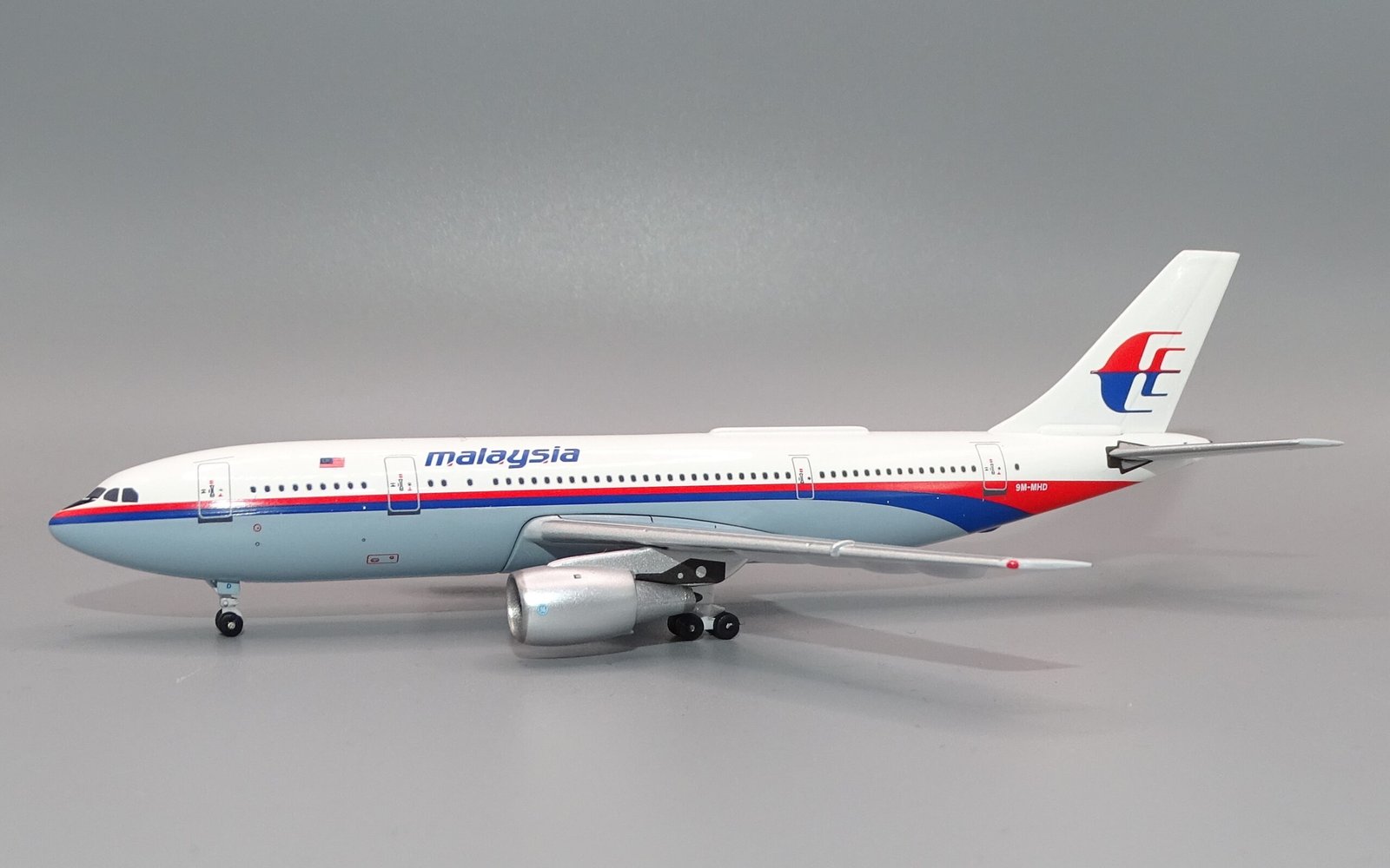 MH_A300_9M-MHD_02