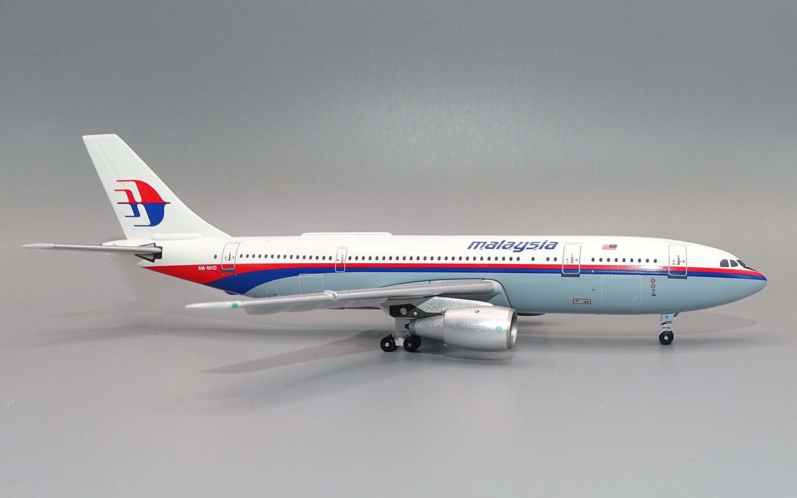 MH_A300_9M-MHD_11