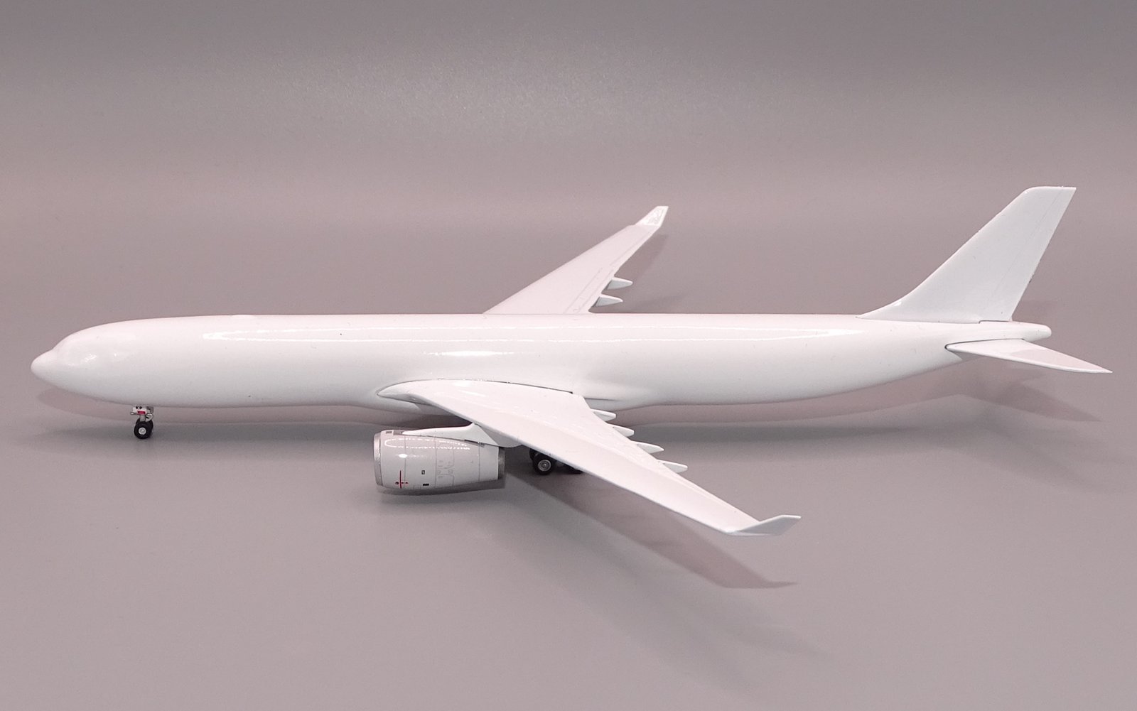 AV400_A330-300_05