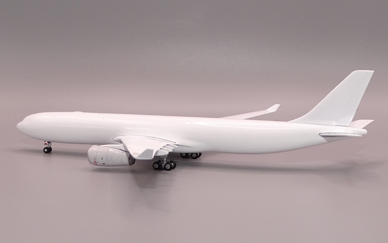 AV400_A330-300_08