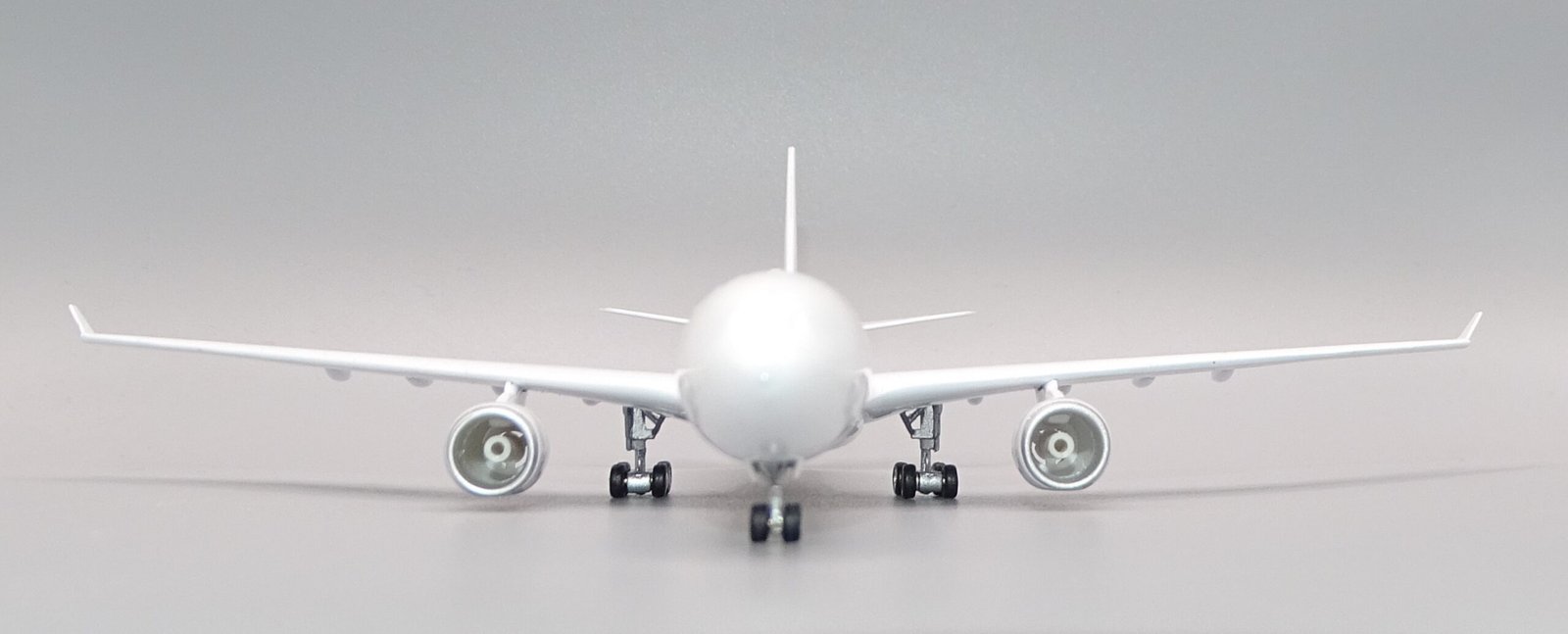 AV400_A330-300_19