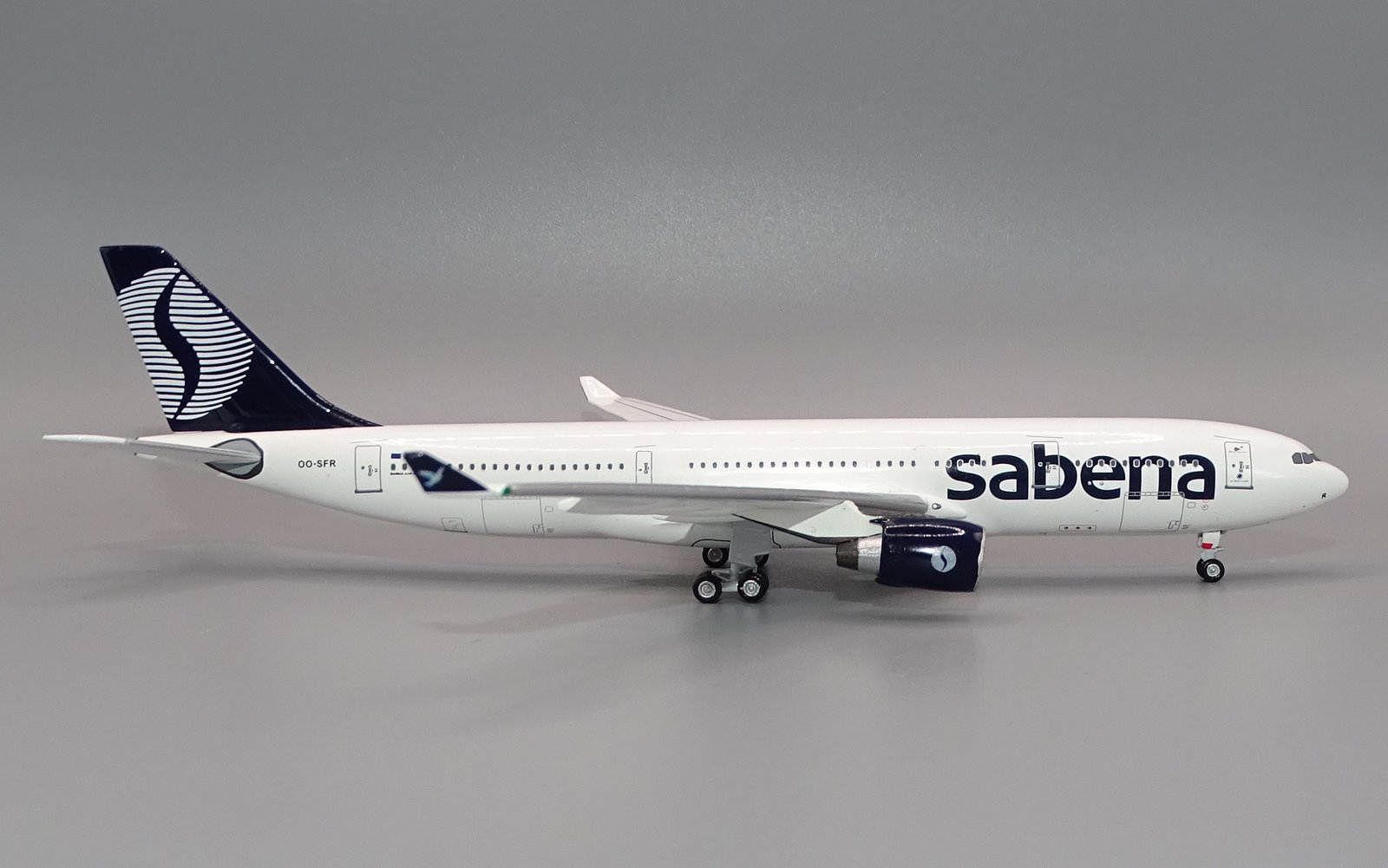SABENA_A332_OO-SFR_10